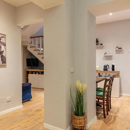 アパート Mm Piramide ローマ