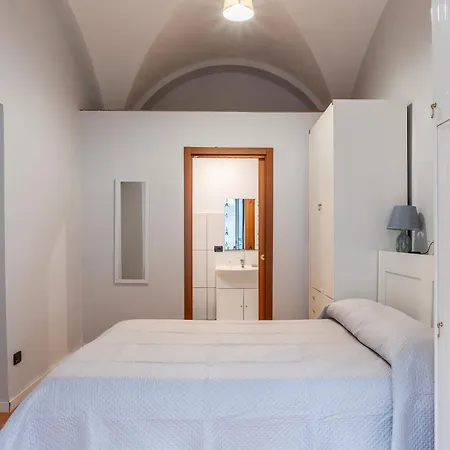 Mm Piramide ローマ