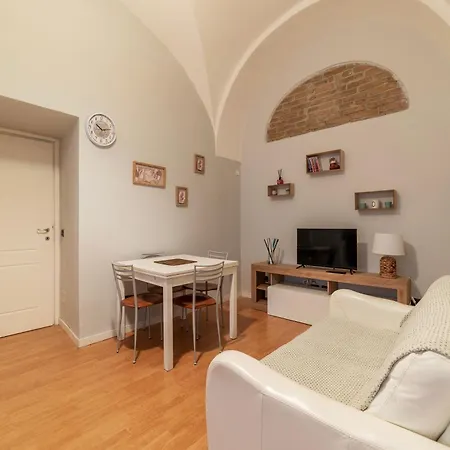 Mm Piramide アパート *