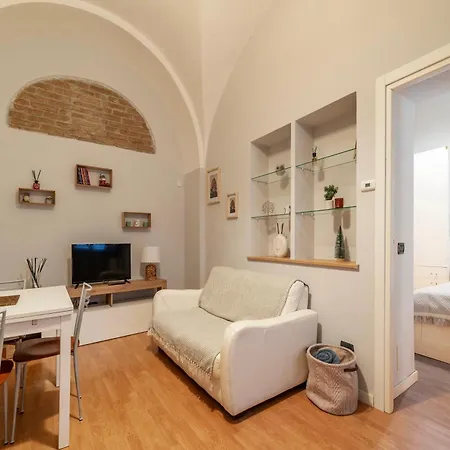 アパート Mm Piramide ローマ